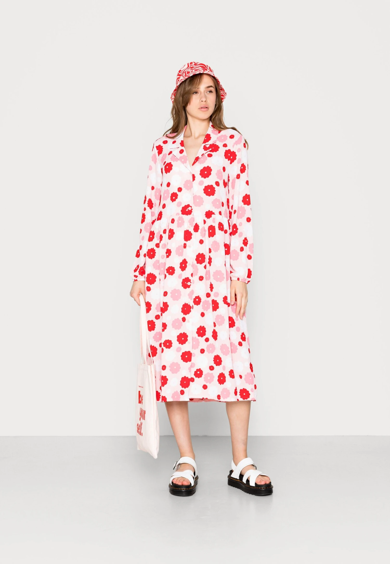 Monki Robe Chemise - Scarlet 4 Monki Robe Chemise - Scarlet – Image 2
