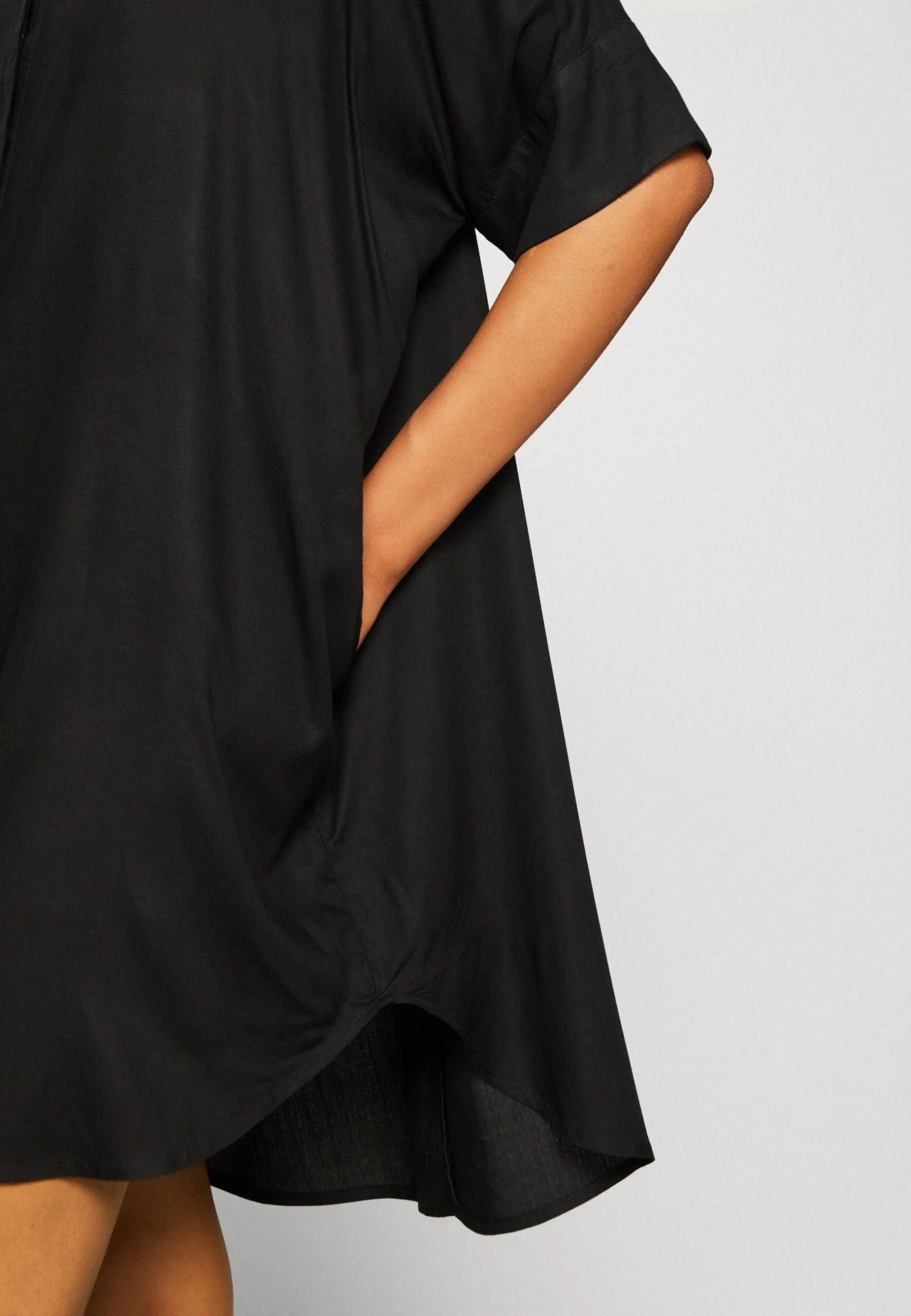 Monki Robe Chemise - Black 8 Monki Robe Chemise - Black – Image 6