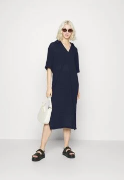 Monki Robe Pull - Navy -Monki 05c60c66c81e41a981f7c1ee46058fde