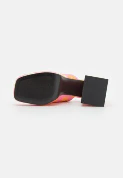 Monki Mules À Talons - Naiveflower 12 Monki Mules À Talons - Naiveflower -Monki 0861414625954259879fedad6eed0e88