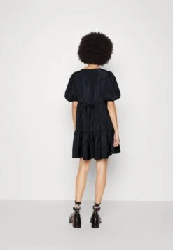 Monki Robe De Soirée - Black 10 Monki Robe De Soirée - Black -Monki 0a245ebb23da4572ad4ea8ab2062221c