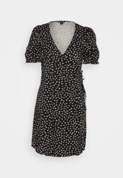 Monki Robe De Jour - Black Dark Poetic -Monki 0aa9d2212bb641a4840e838a4ad107af