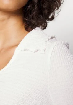 Monki Blouse - White Light -Monki 0b2e67cb6e9d404d996143319a9f5737