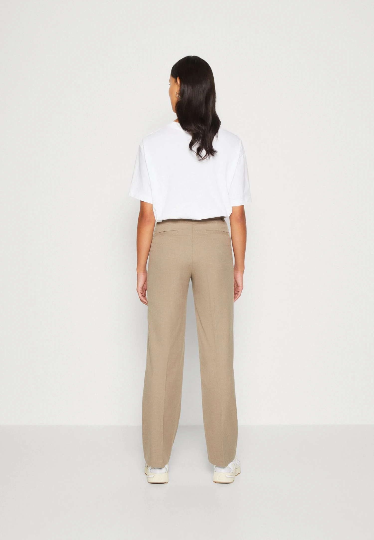 Monki Pantalon Classique - Mole Medium Dusty 5 Monki Pantalon Classique - Mole Medium Dusty – Image 3