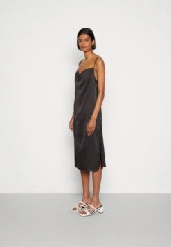 Monki Robe De Soirée - Black Dark