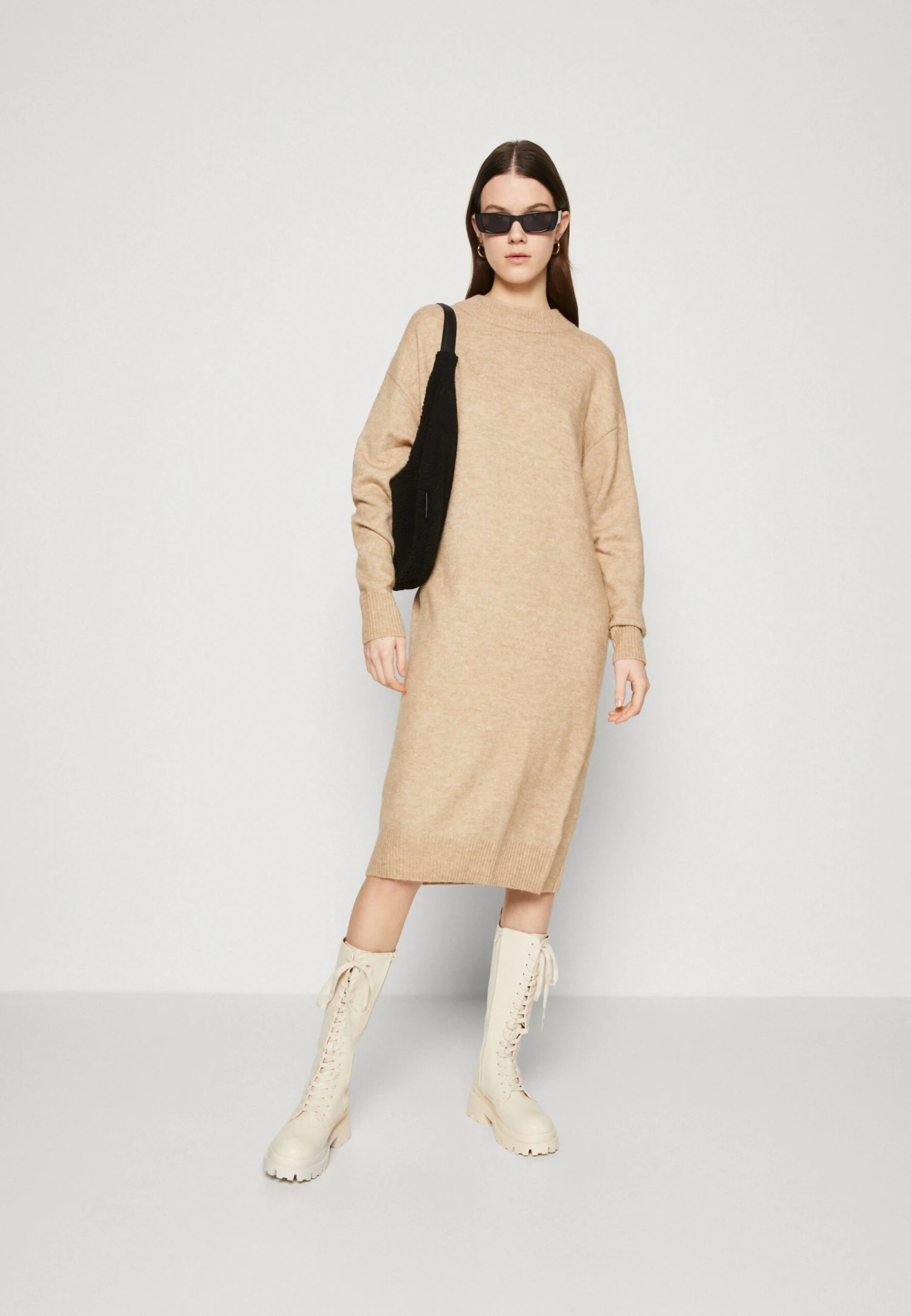 Monki Robe Pull - Beige Medium Dusty Melange 3 Monki Robe Pull - Beige Medium Dusty Melange – Image 2