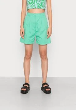 Monki Short - Green Light