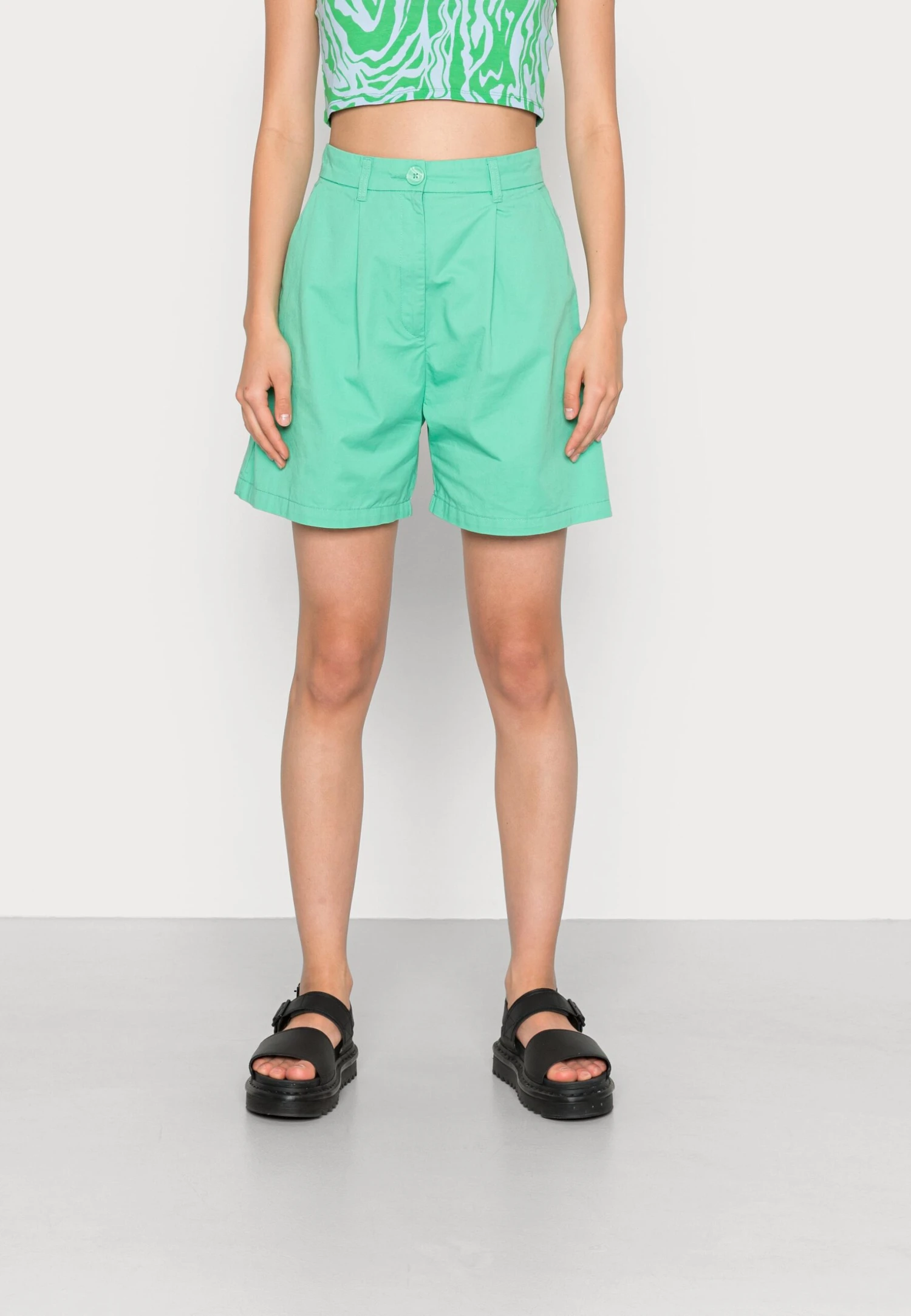Monki Short - Green Light 3 Monki Short - Green Light