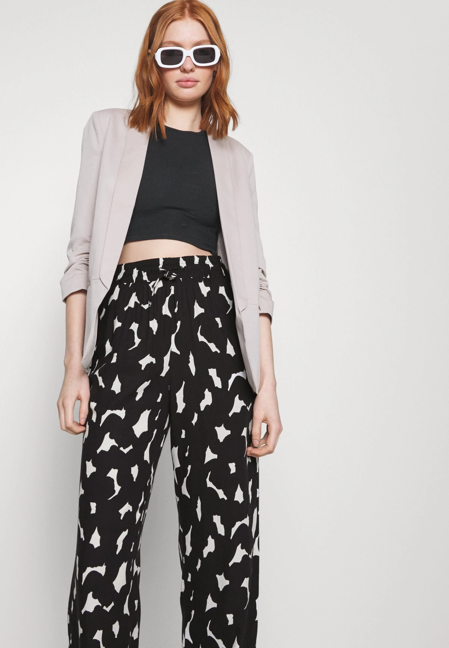 Monki Pantalon Classique - Big Scribble Black 7 Monki Pantalon Classique - Big Scribble Black – Image 5
