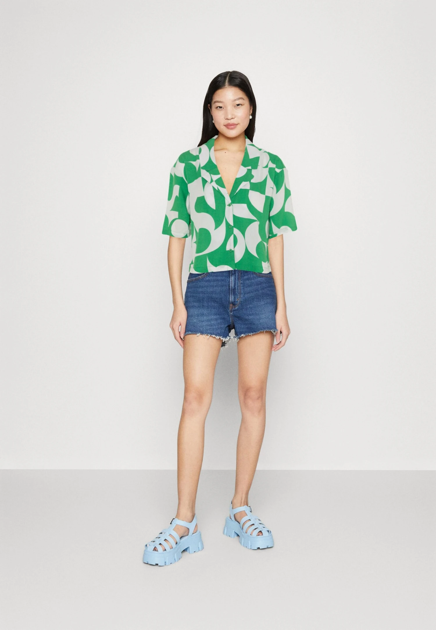 Monki Chemisier - Green 4 Monki Chemisier - Green – Image 2