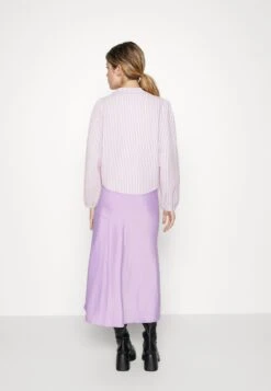 Monki Blouse - Lilac -Monki 1ab0cba6c18e4215b7bd3655ba45268b