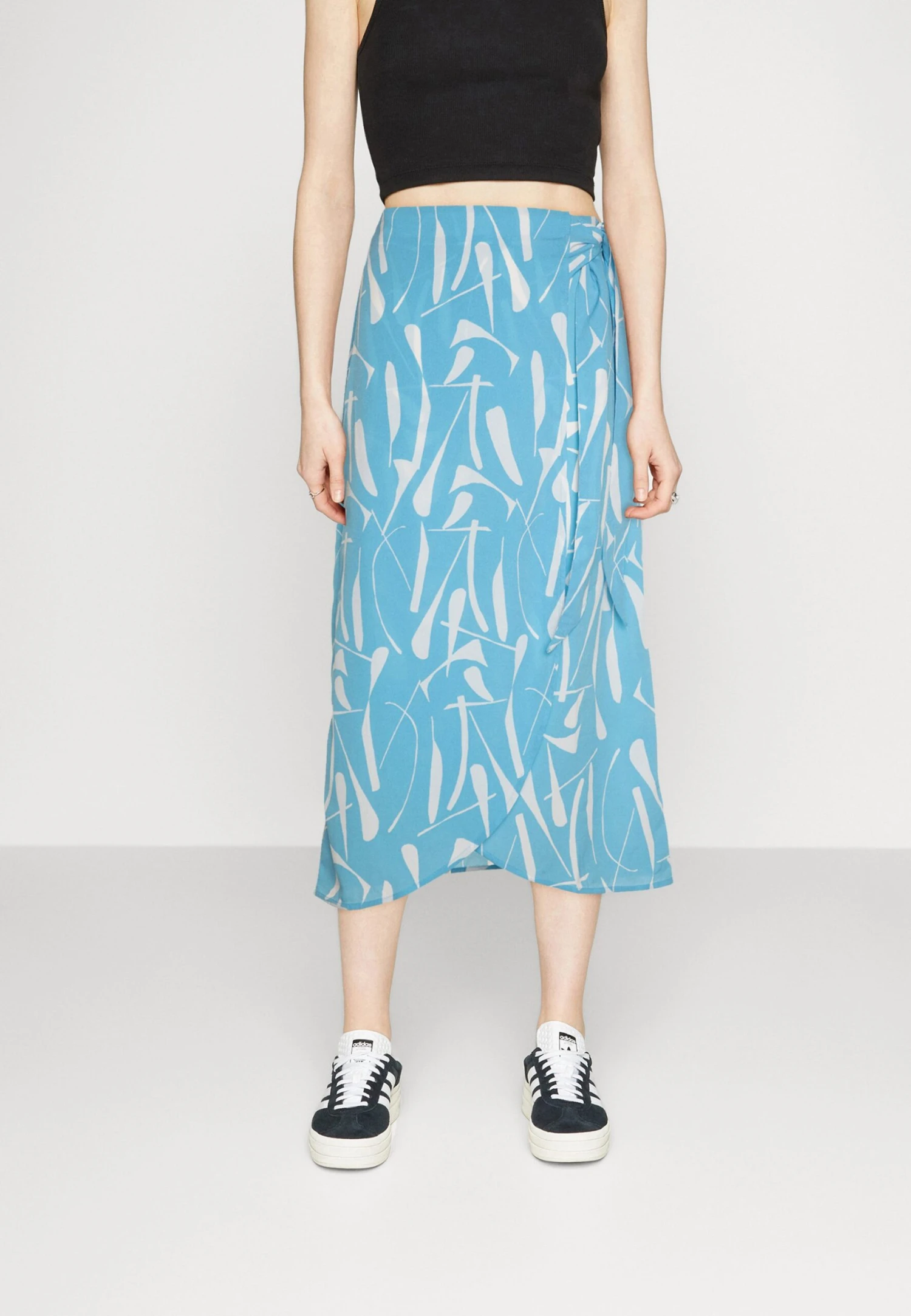 Monki Jupe Portefeuille - Blue/Multi-Coloured 3 Monki Jupe Portefeuille - Blue/Multi-Coloured