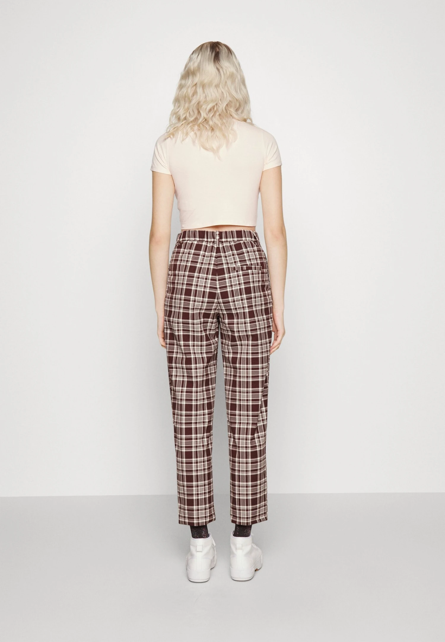Monki Pantalon Classique - Fudge 5 Monki Pantalon Classique - Fudge – Image 3