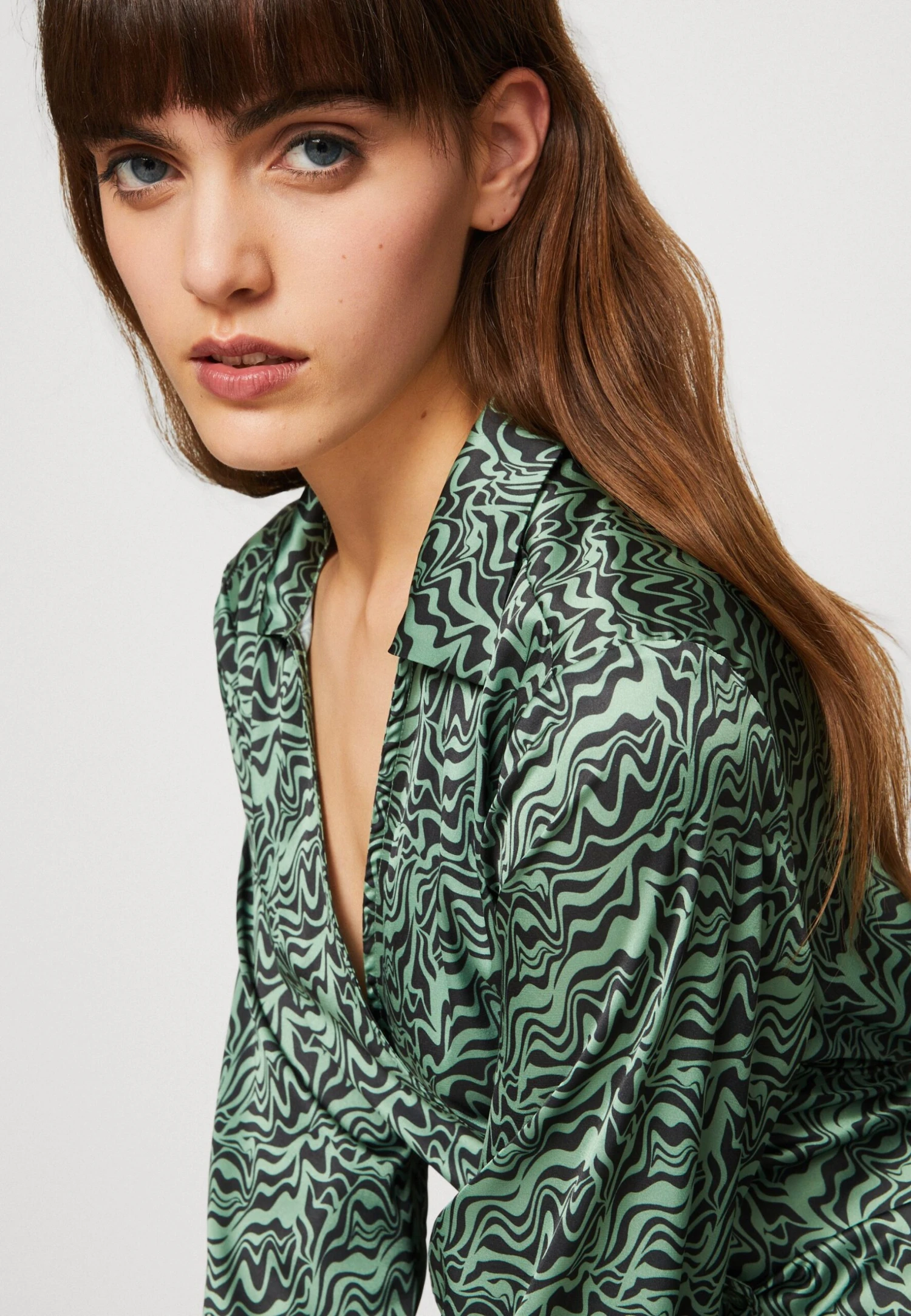 Monki Robe De Jour - Black/Olive 6 Monki Robe De Jour - Black/Olive – Image 4