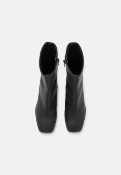 Monki Bottines - Black Dark 13 Monki Bottines - Black Dark -Monki 1ceccae4a3684796b9b12cfbf404cfe4