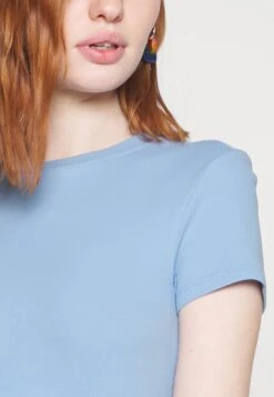 Monki T-Shirt Basique - Candystripe Blue/ Candystripe Pink 13 Monki T-Shirt Basique - Candystripe Blue/ Candystripe Pink -Monki 1f7e45b51b7547b0b5895b4db0df6c21
