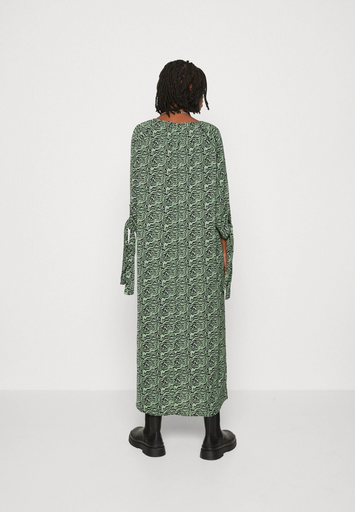 Monki Robe De Jour - Green Medium Dusty 5 Monki Robe De Jour - Green Medium Dusty – Image 3