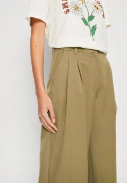 Monki Pantalon Classique - Khaki Green Medium Dusty -Monki 21e0cd153f004b11aed5aab7a2a34b49
