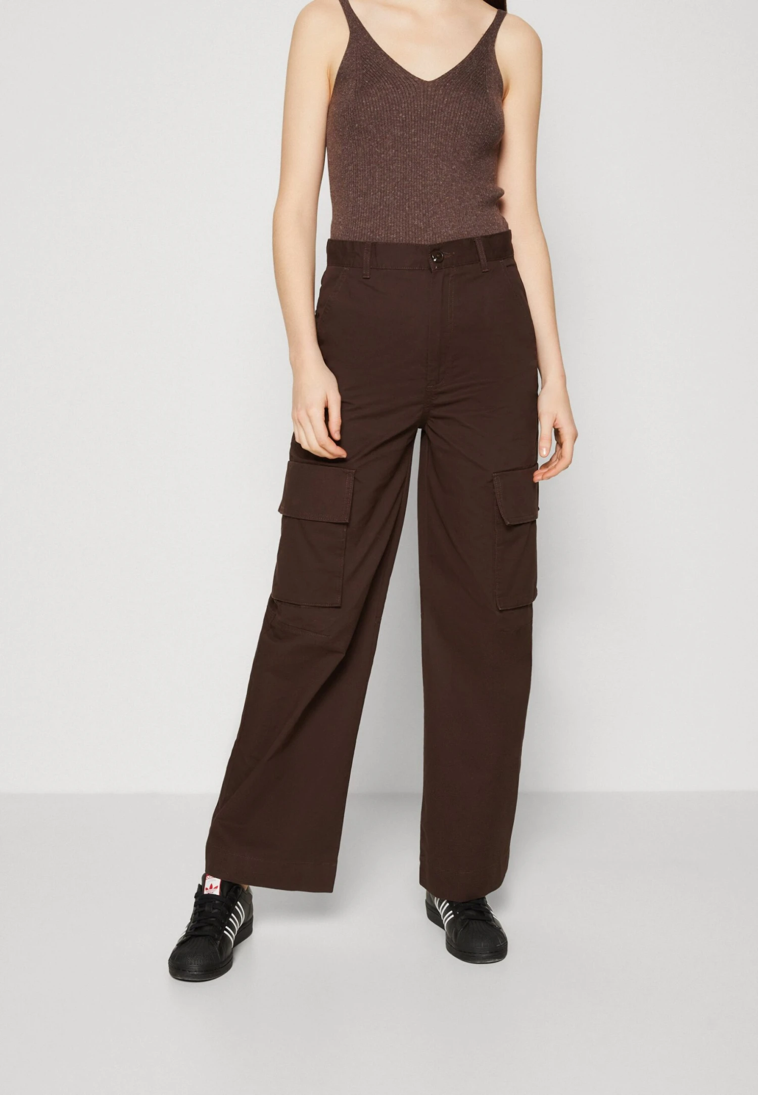 Monki Pantalon Cargo - Brown 3 Monki Pantalon Cargo - Brown