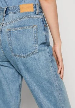 Monki Jean Slim - Blue Medium Dusty Mid Blue -Monki 25f76016bf8b441088628d7b89892304