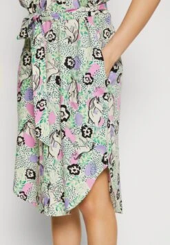 Monki Robe Chemise - Lila -Monki 289b40563239416eb87b485775fbe1be