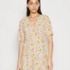 Monki Robe Chemise - Cream Flower -Monki 290726258e164e81a017873c4aa73cc5