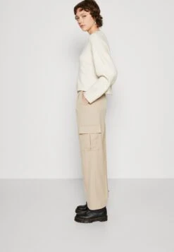 Monki Pantalon Cargo - Beige -Monki 2b9549486b504a18bf2de5a691e1813c