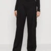 Monki Pantalon Cargo - Black Dark -Monki 2ed5fa5c882a40bdb8dc84b196b2e7af