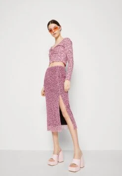 Monki Jupe Crayon - Pink 11 Monki Jupe Crayon - Pink -Monki 2f4d9685c9d5414bb04e2b04bbd6e902