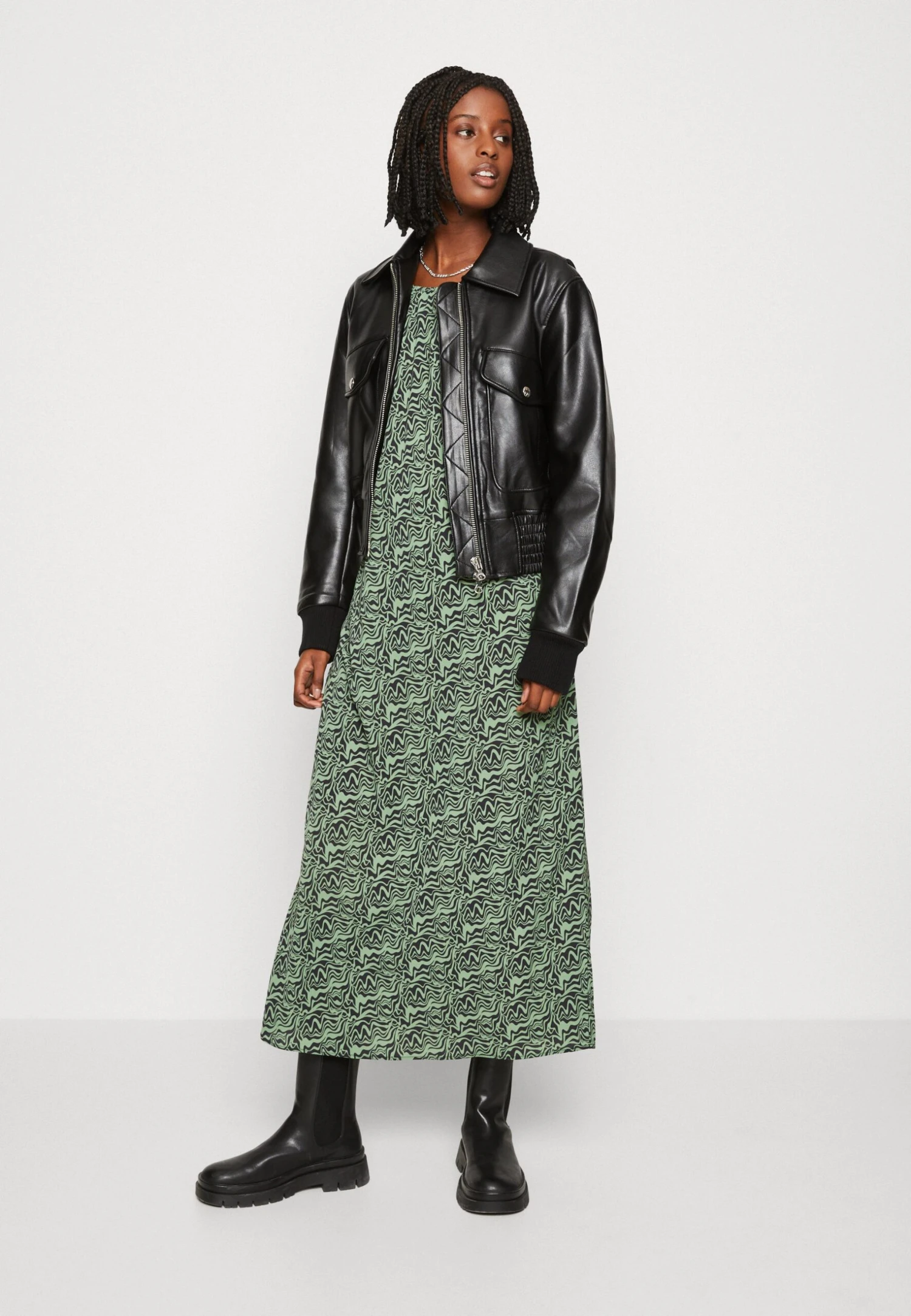 Monki Robe De Jour - Green Medium Dusty 4 Monki Robe De Jour - Green Medium Dusty – Image 2