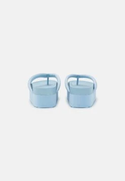 Monki Tongs - Blue Dusty Light -Monki 332f8b141eb04fbfa5742247eccdbf36