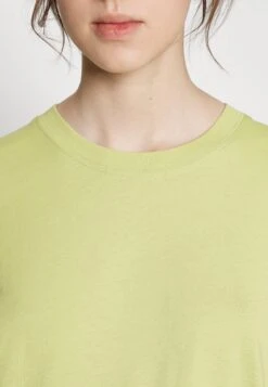 Monki T-Shirt À Manches Longues - Green Dusty Light -Monki 349655bdea66498590855c6173a99109