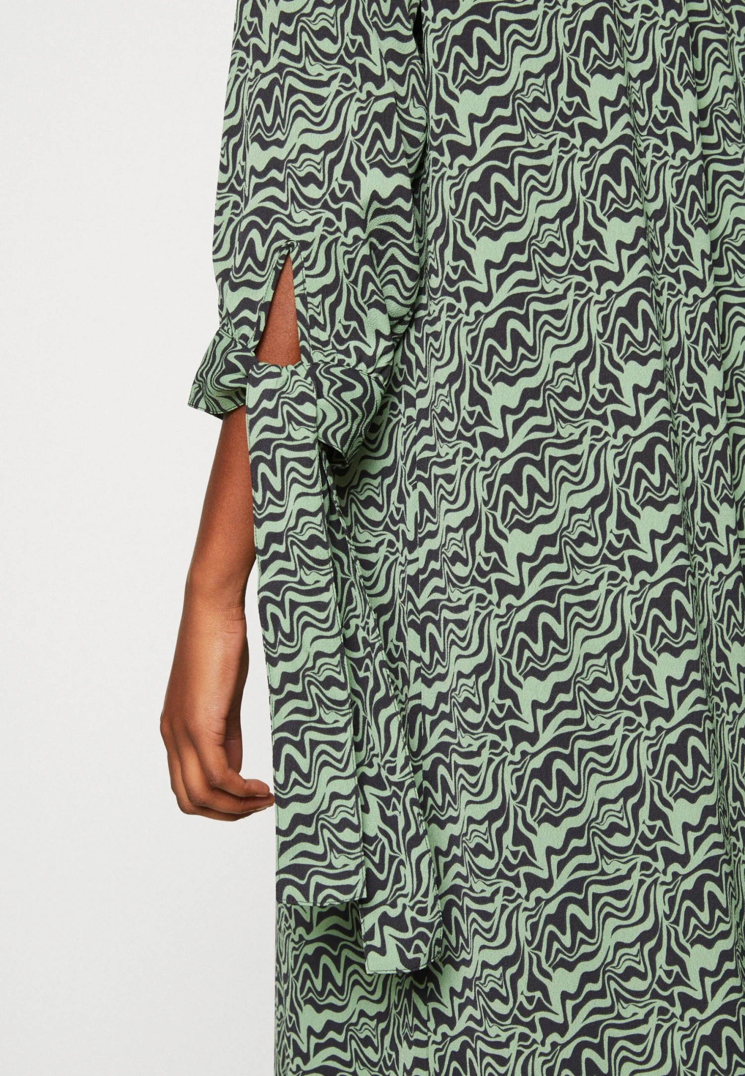 Monki Robe De Jour - Green Medium Dusty 8 Monki Robe De Jour - Green Medium Dusty – Image 6