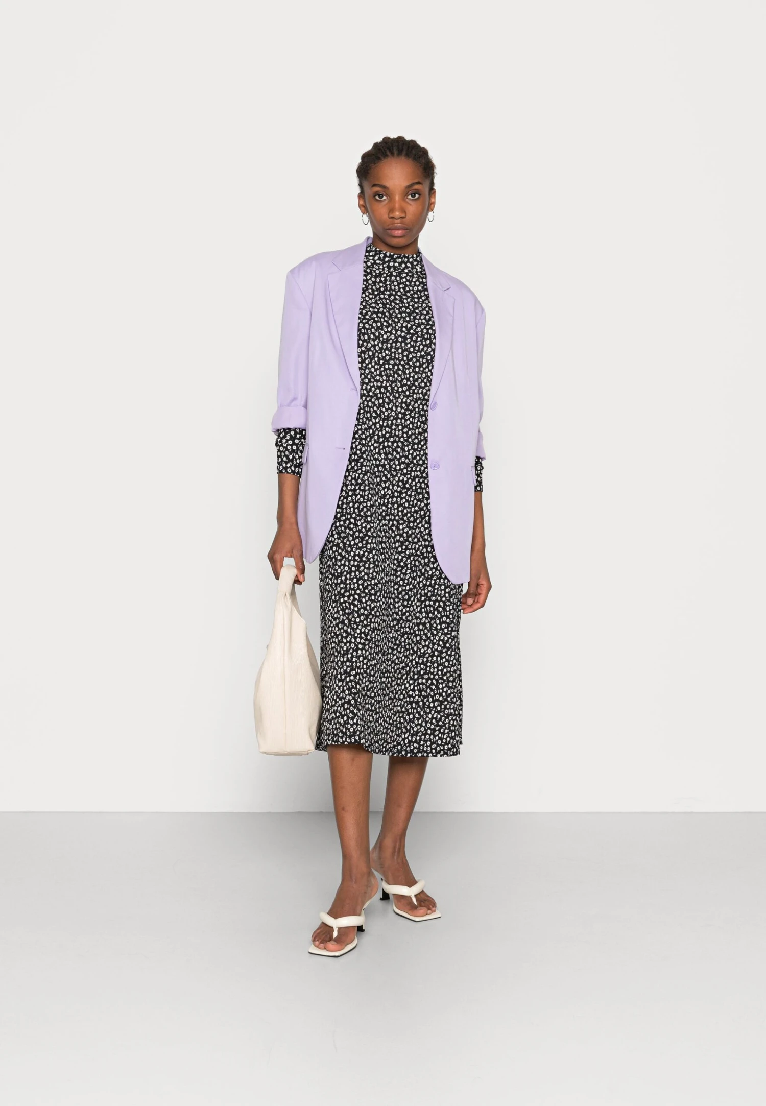 Monki Robe De Jour - Black Dark 4 Monki Robe De Jour - Black Dark – Image 2
