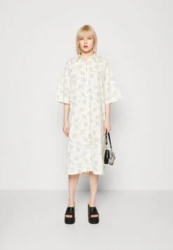 Monki Robe Chemise - Off White 9 Monki Robe Chemise - Off White -Monki 387cb46a67b147f4b0822665e8e68cb5