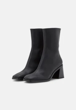 Monki Bottines - Black Dark 10 Monki Bottines - Black Dark -Monki 3989a653bdd24719b2914d9406867d30