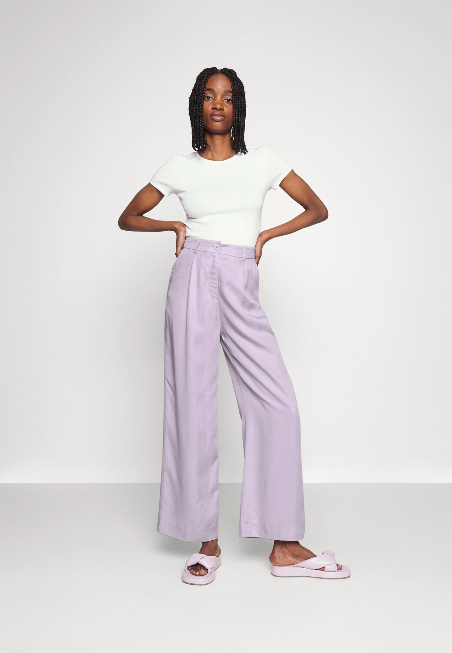 Monki Pantalon Classique - Lilac 4 Monki Pantalon Classique - Lilac – Image 2
