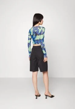 Monki T-Shirt À Manches Longues - Light Green/Blue -Monki 3a7ba89d667d495ab93f73eace0e8287