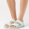 Monki Sandales - Turquoise Light 1 Monki Sandales - Turquoise Light -Monki 3b9775cd054d49c6b49b0a2ca7207303