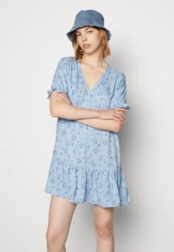Monki Robe Chemise - Brunnera Blue -Monki 40154d22382d478ea0f7f733419394b5