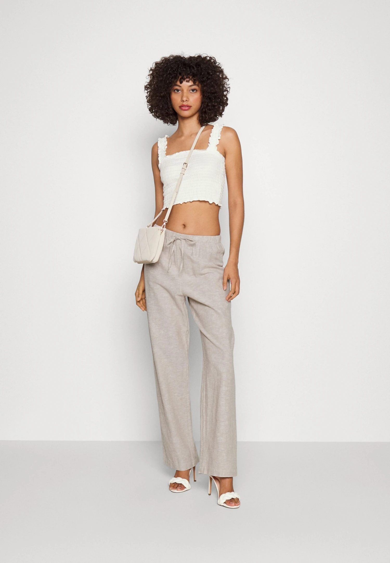 Monki Pantalon Classique - White Dusty Light 4 Monki Pantalon Classique - White Dusty Light – Image 2