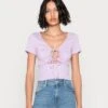 Monki T-Shirt Basique - Lilac Purple Light -Monki 4ca58f4c30214babb51b099ac88777fe