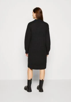 Monki Robe Pull - Black -Monki 501d1a03ff024a6da1632a92b363fa3f