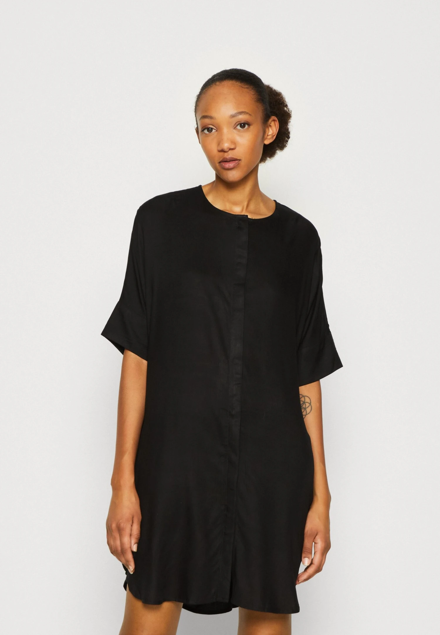 Monki Robe Chemise - Black 3 Monki Robe Chemise - Black