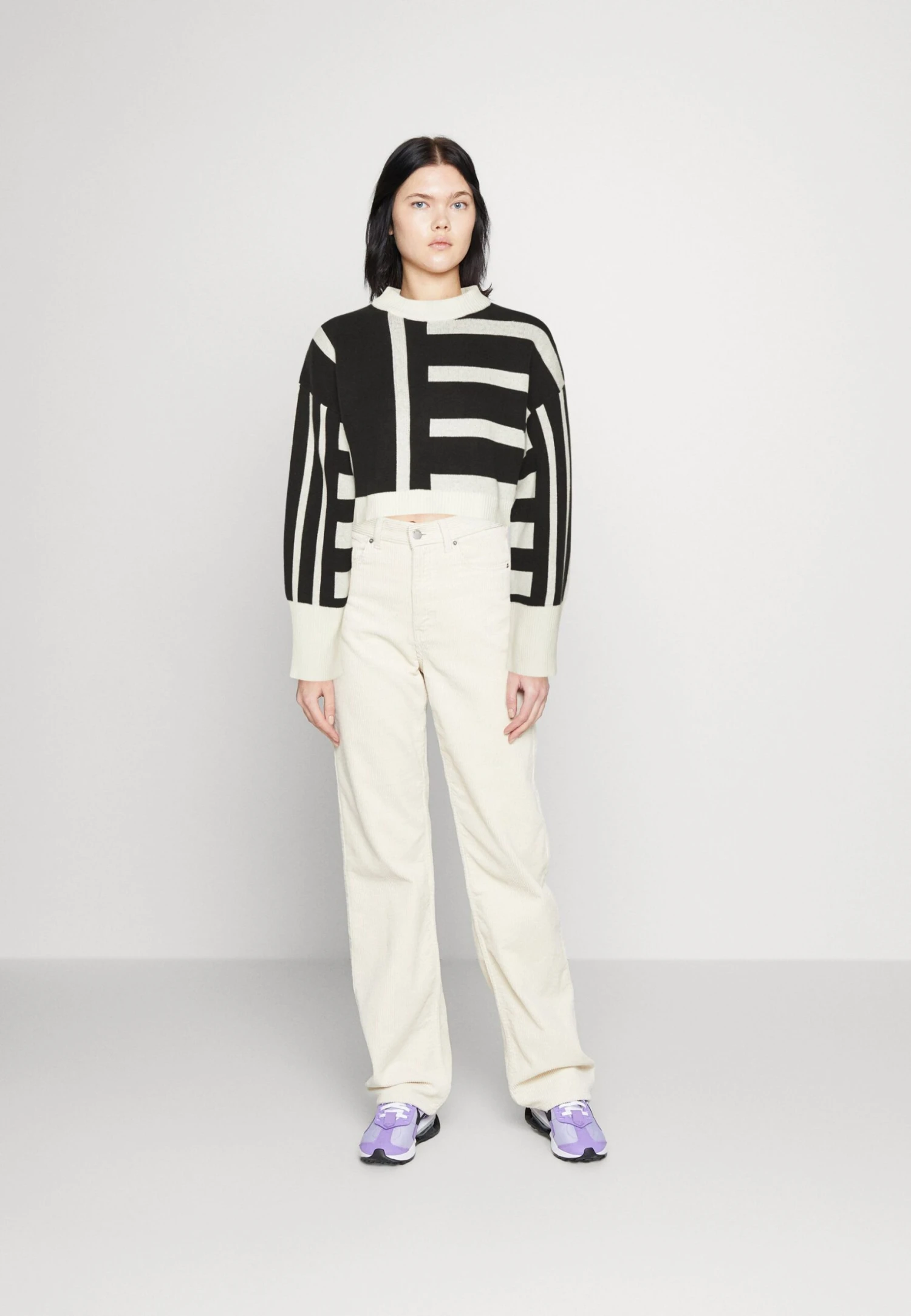 Monki Pullover - Black/White 4 Monki Pullover - Black/White – Image 2