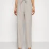 Monki Pantalon Classique - White Dusty Light 1 Monki Pantalon Classique - White Dusty Light -Monki 5a5e4cae6fbc4d5cbd28671028871496