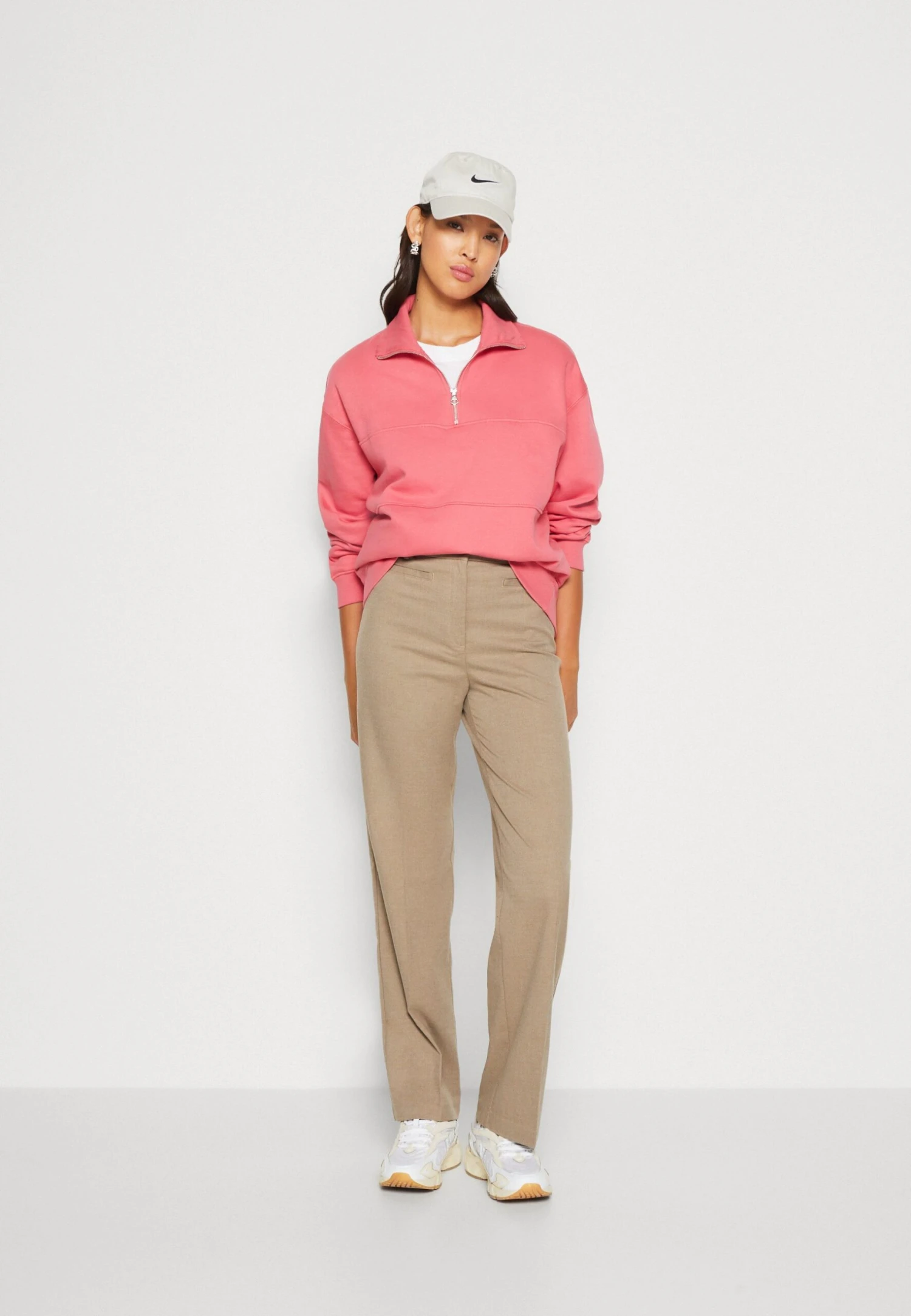 Monki Pantalon Classique - Mole Medium Dusty 4 Monki Pantalon Classique - Mole Medium Dusty – Image 2