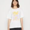 Monki T-Shirt Imprimé - White Graphic -Monki 5eab736cca4345b78802503bbc44121e