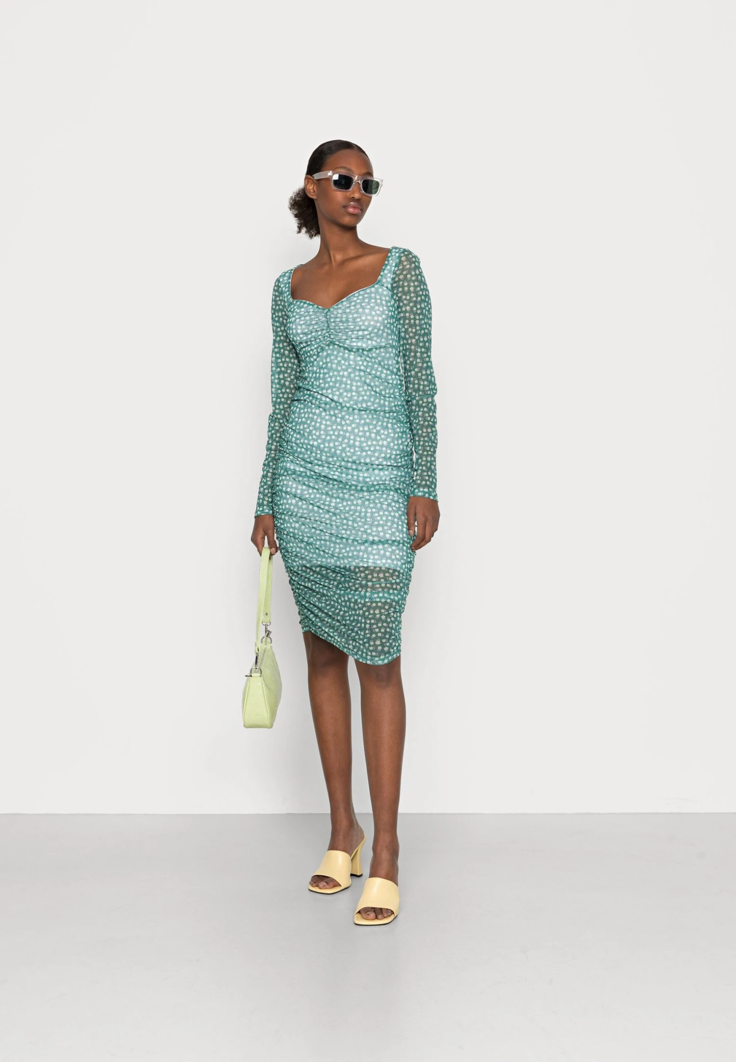 Monki Robe Fourreau - Cuteflower 4 Monki Robe Fourreau - Cuteflower – Image 2