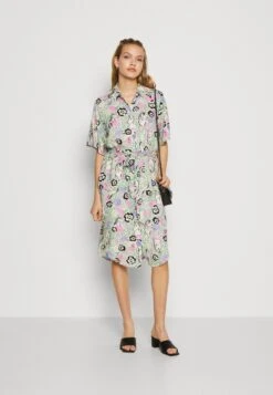 Monki Robe Chemise - Lila -Monki 617bdf6c64a24fc0938bead80e0b959e